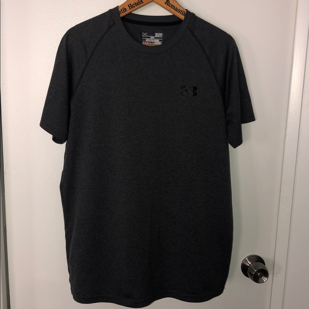 EUC MEN’S UNDER ARMOR SHORT SLEEVE